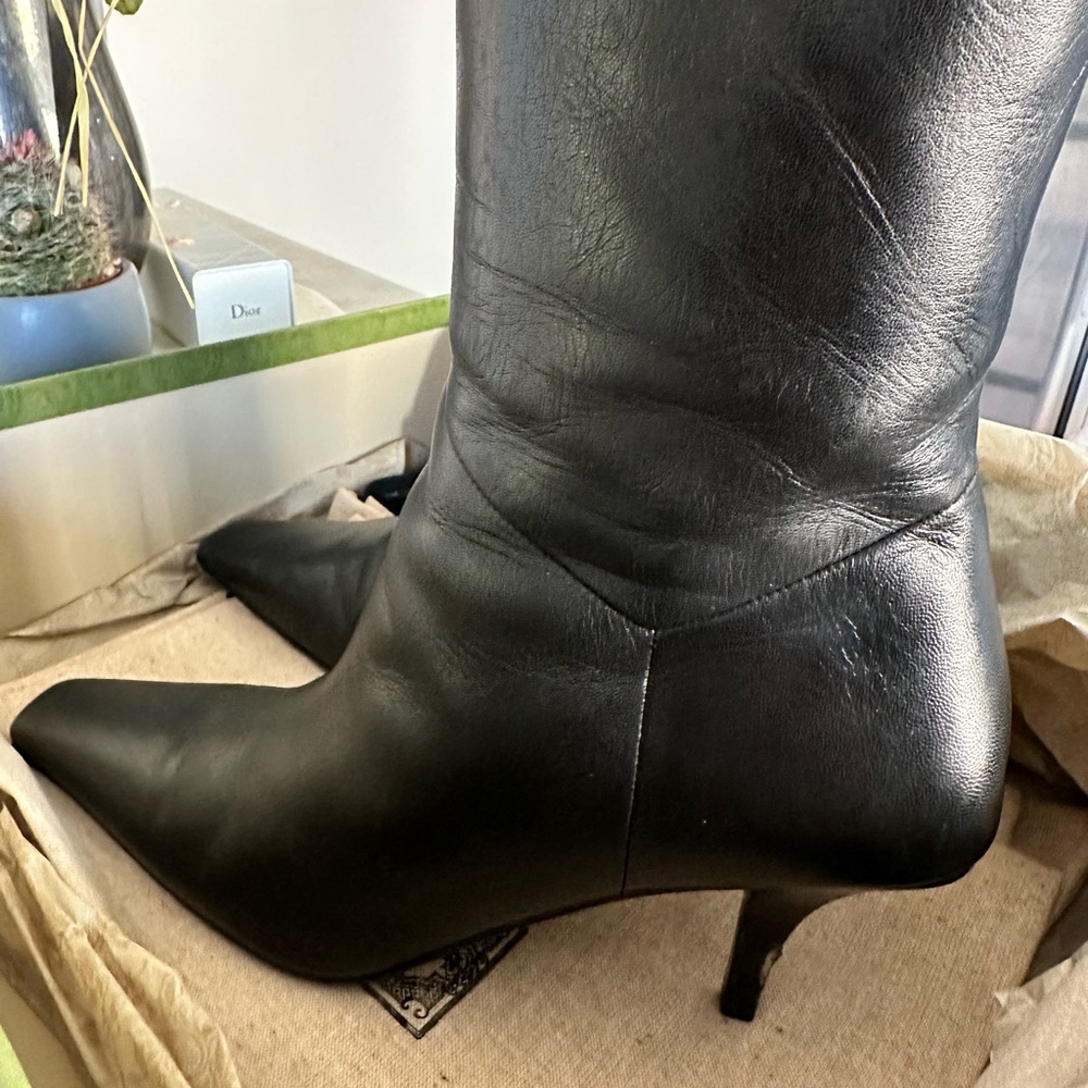 Gucci Side Zipped Pointed Toe Ankle Boots - Picture 5 of 16